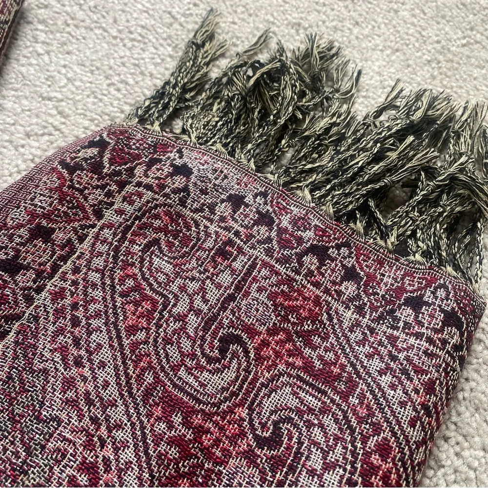 Elegant Paisley Scarf with Fringe